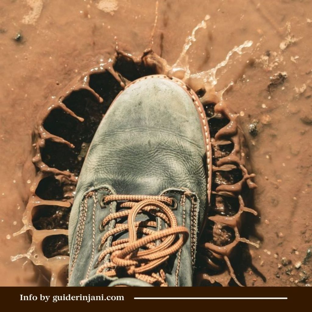 How to Dry Wet Hiking Shoes While Trekking